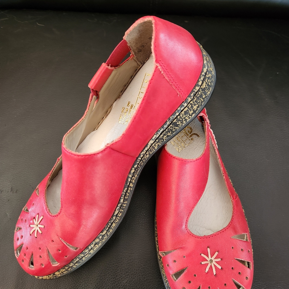 Rieker Red Women's Daisy Flats with Cutouts EU sz 39